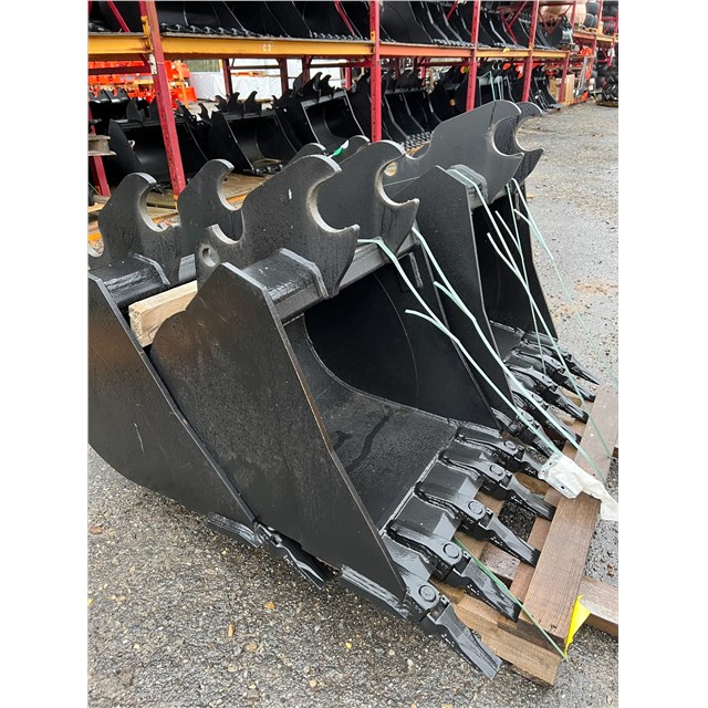 24 INCH DIGGING BUCKET : Ahearn Equipment