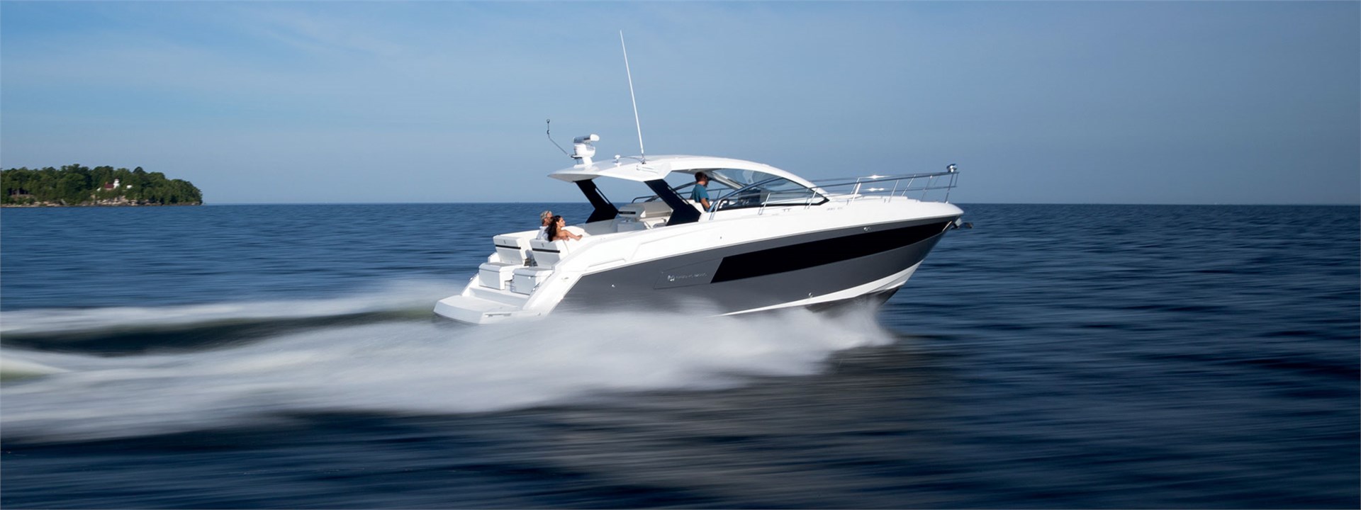 Water Shot of a Cruiser Yachts 39 Express Coupe