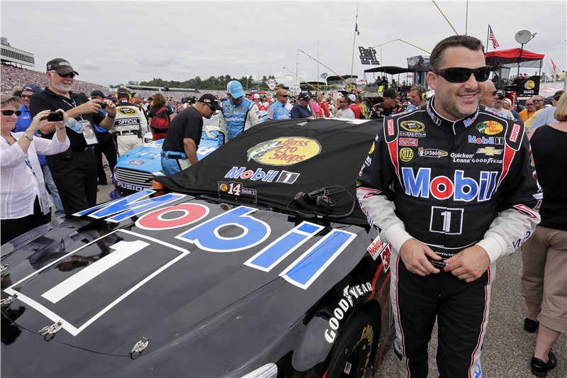 Tony Stewart : Media Gallery : 2013 Camping World RV Sales 301